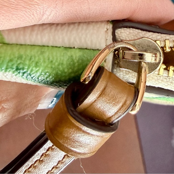 Coach White Lime Wristlet - Picture 10 of 10